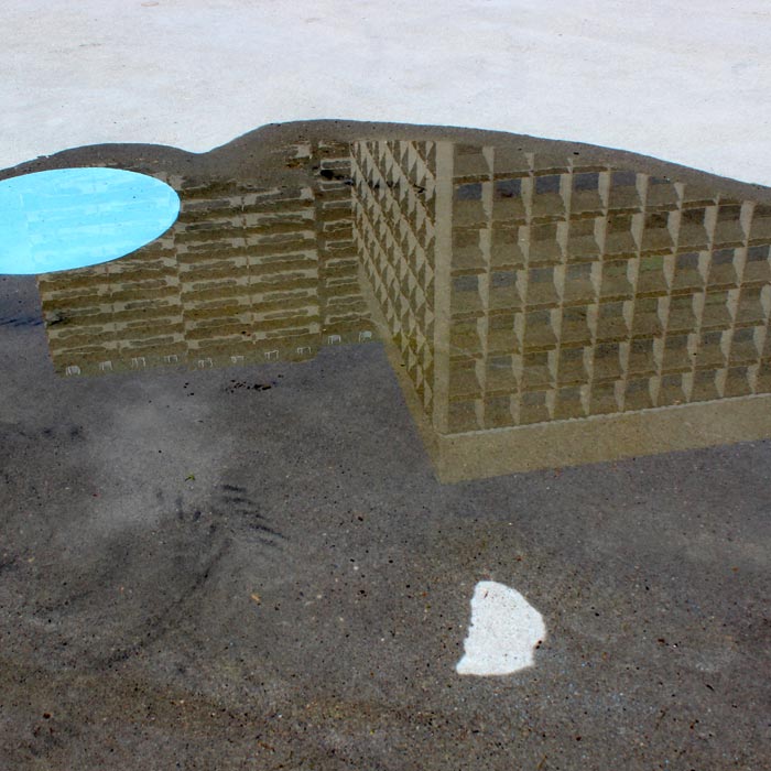 Hochhaus-Spiegelung in Pf�tze